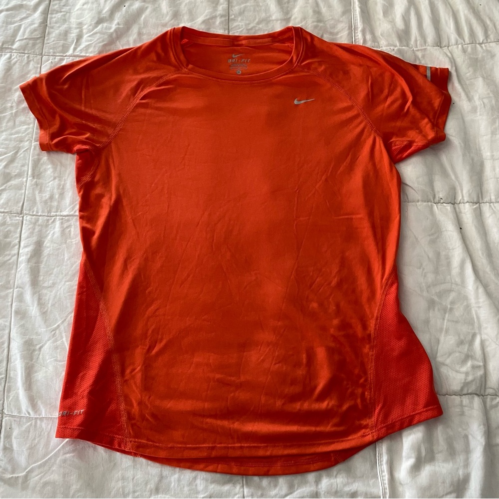 Nike T-shirt Women’s M Dri Fit Orange Breathable Sporty Fittness athletic top